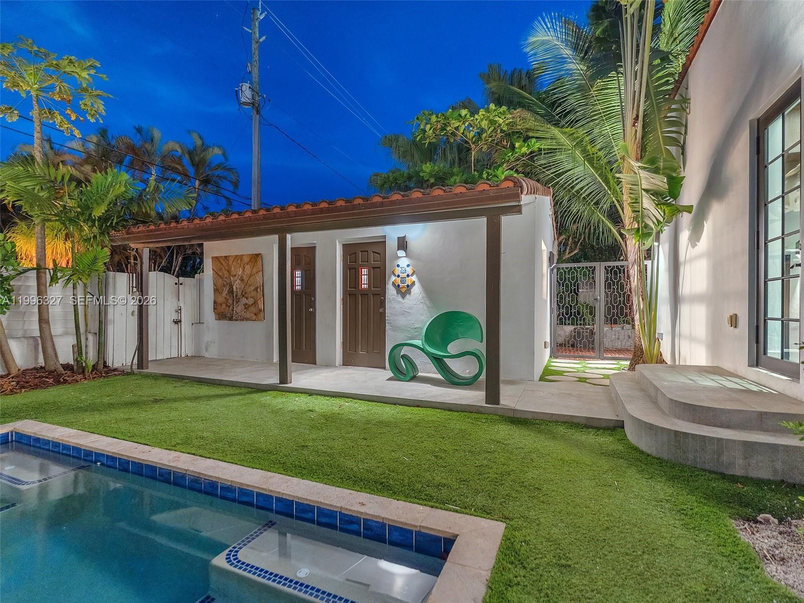 HOLLYWOOD LAKES SECTION - Residential