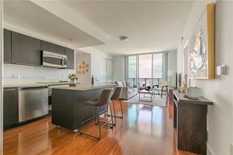 90 SW 3rd St 3806 Miami FL 33130