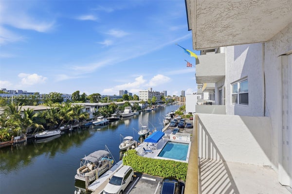 3770 NE 171ST ST APT 402, NORTH MIAMI BEACH, FL 33160 - Image 9549c8cca889e1ca3a104e62fd7d7c26/1619001056