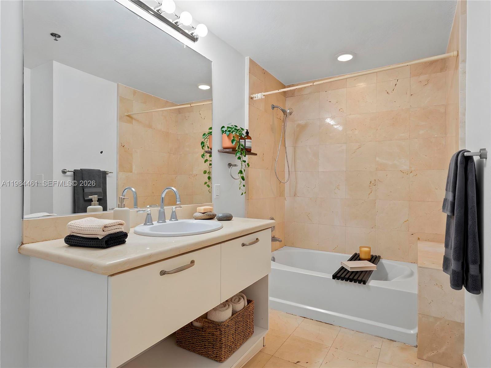 6515 Collins Ave 1610