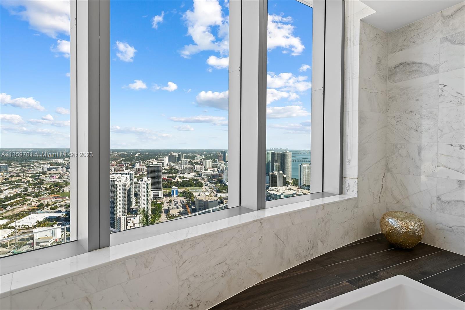 PARAMOUNT MIAMI WORLDCENT - Residential