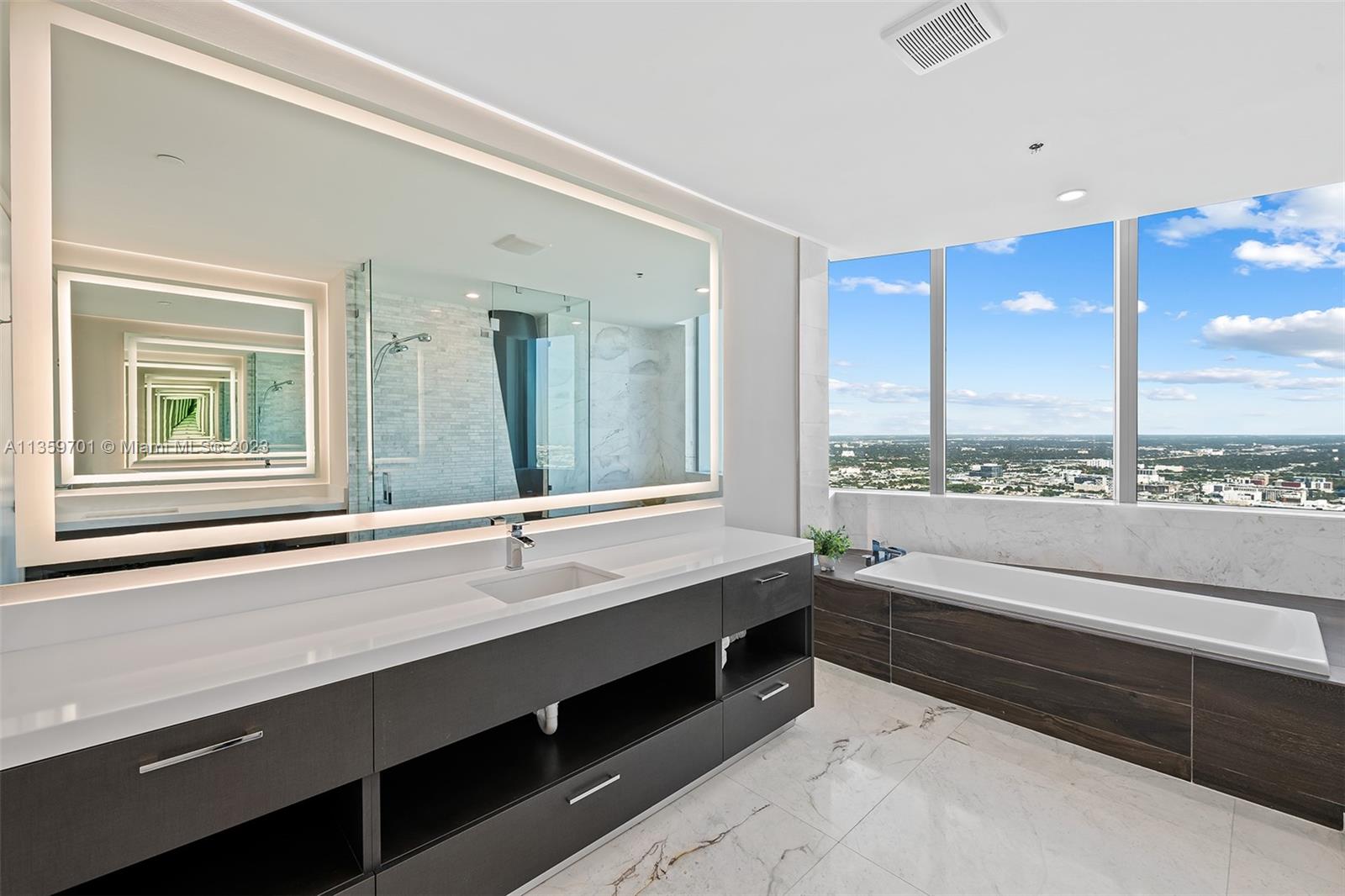 PARAMOUNT MIAMI WORLDCENT - Residential