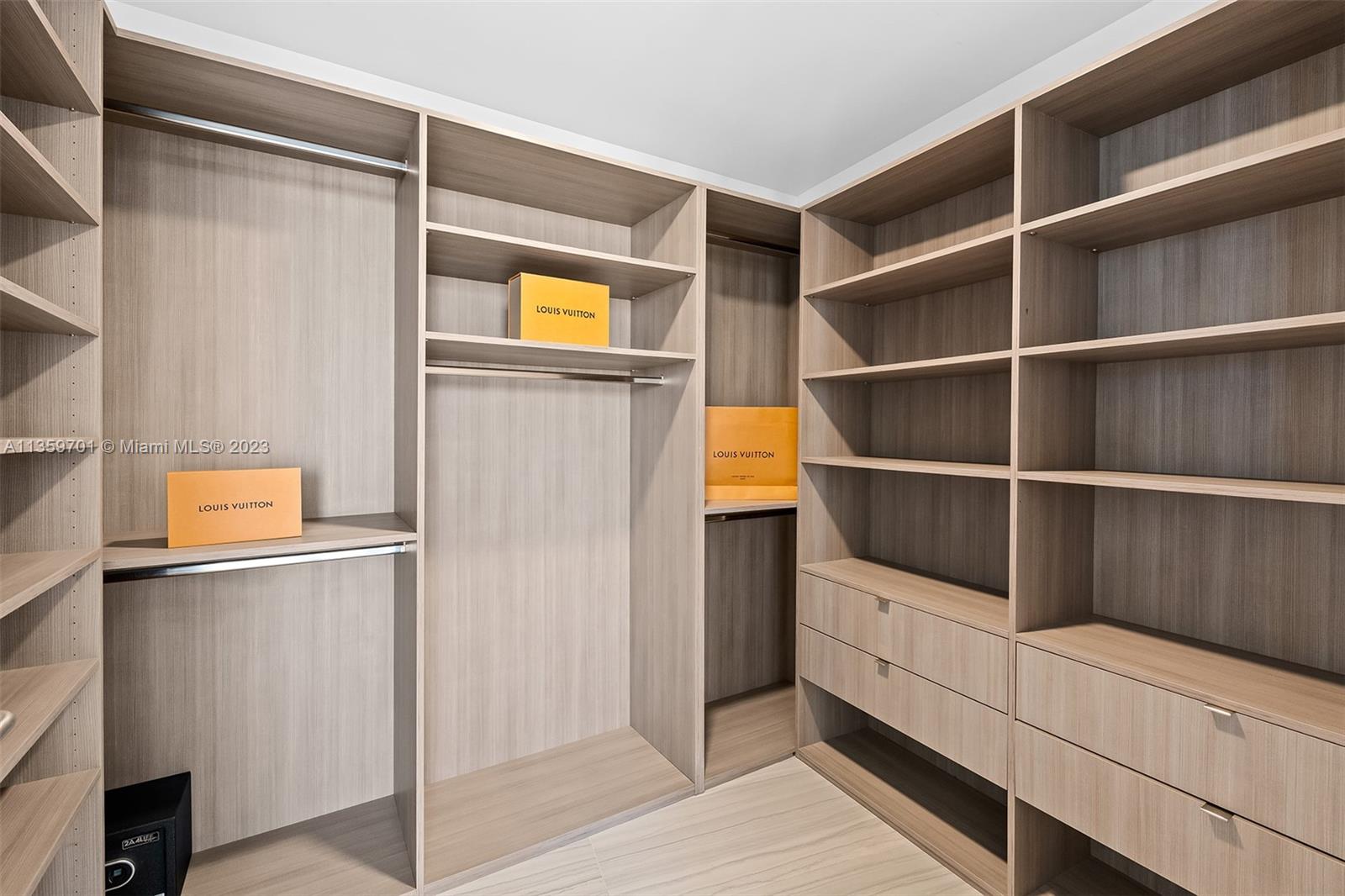 PARAMOUNT MIAMI WORLDCENT - Residential