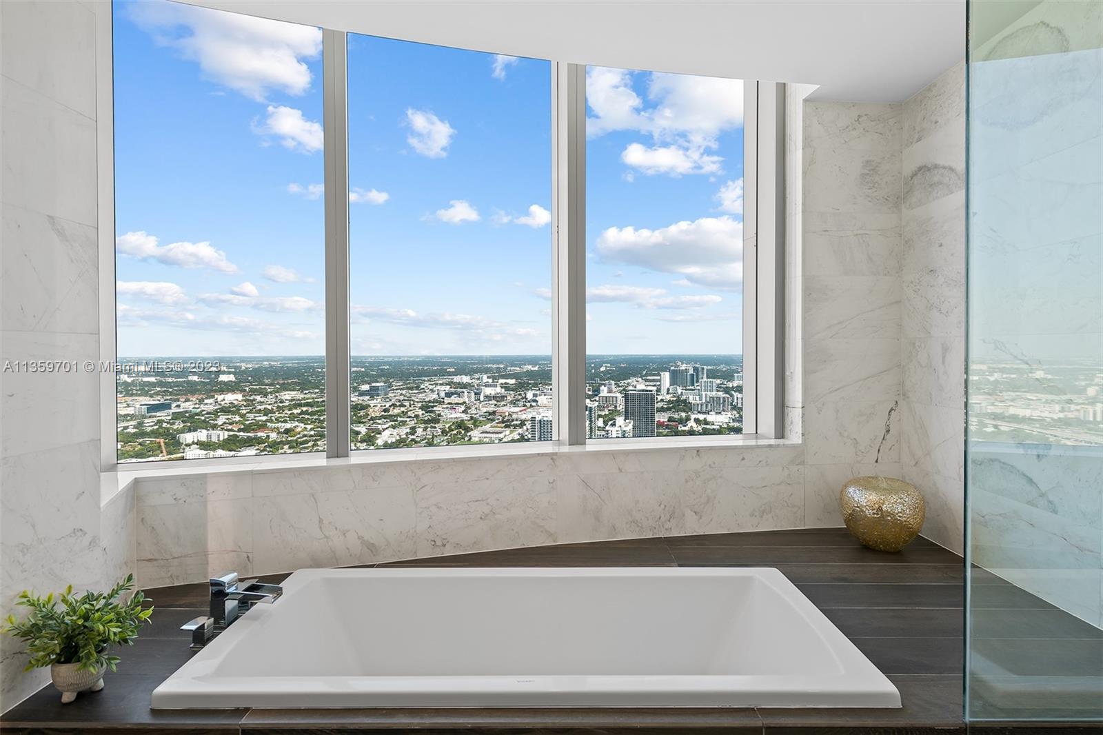 PARAMOUNT MIAMI WORLDCENT - Residential