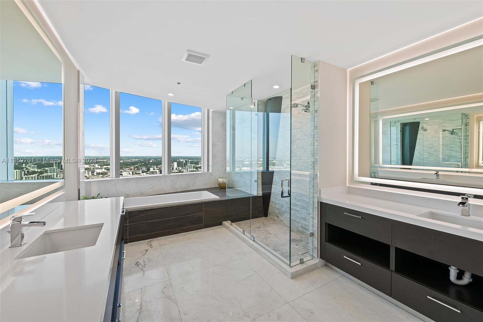 PARAMOUNT MIAMI WORLDCENT - Residential