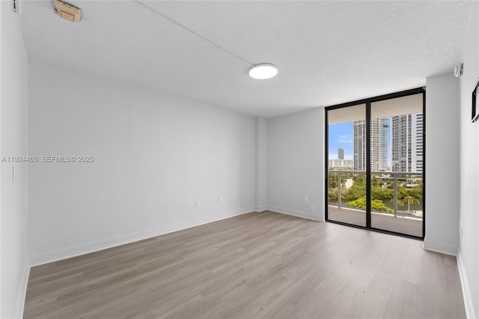 FLAMENCO CONDO TOWER - Residential