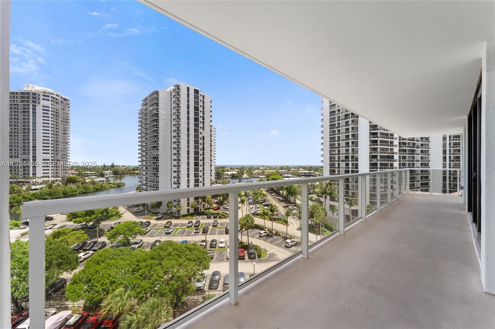 FLAMENCO CONDO TOWER - Residential