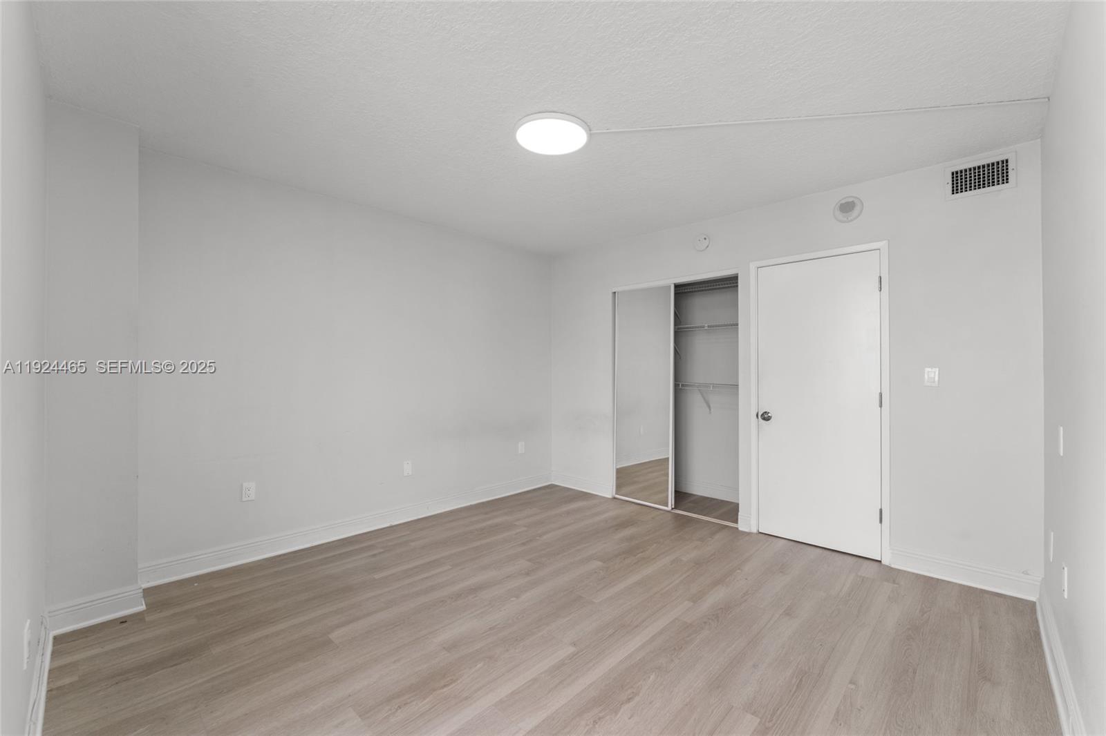 FLAMENCO CONDO TOWER - Residential