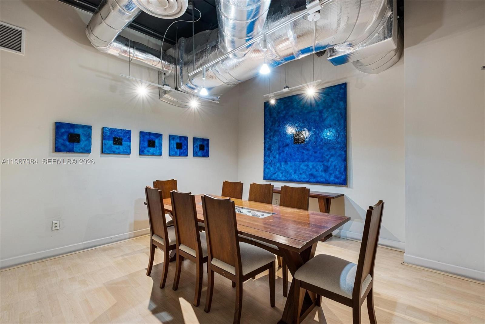 NEO CONDO - Residential