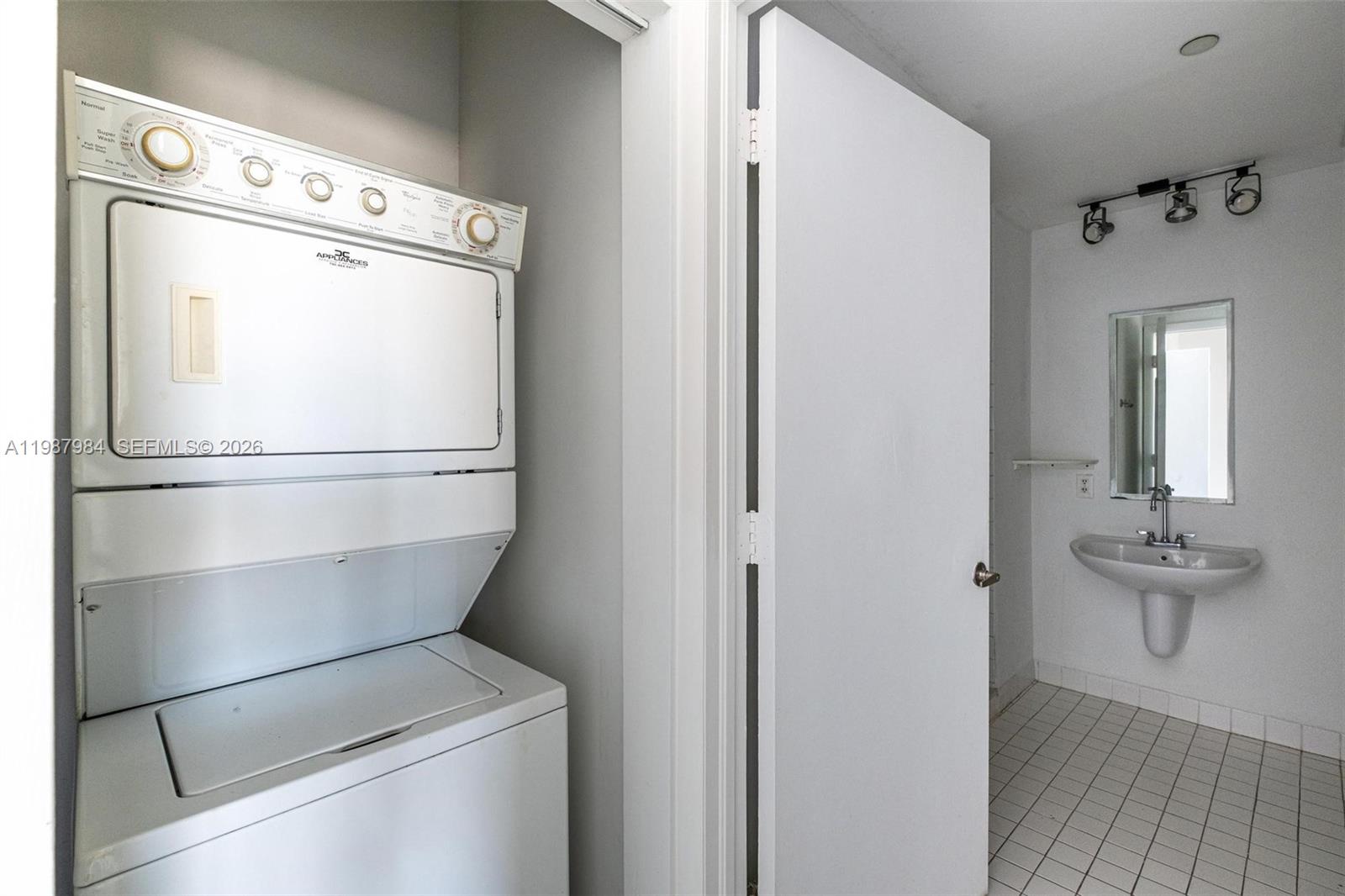 NEO CONDO - Residential