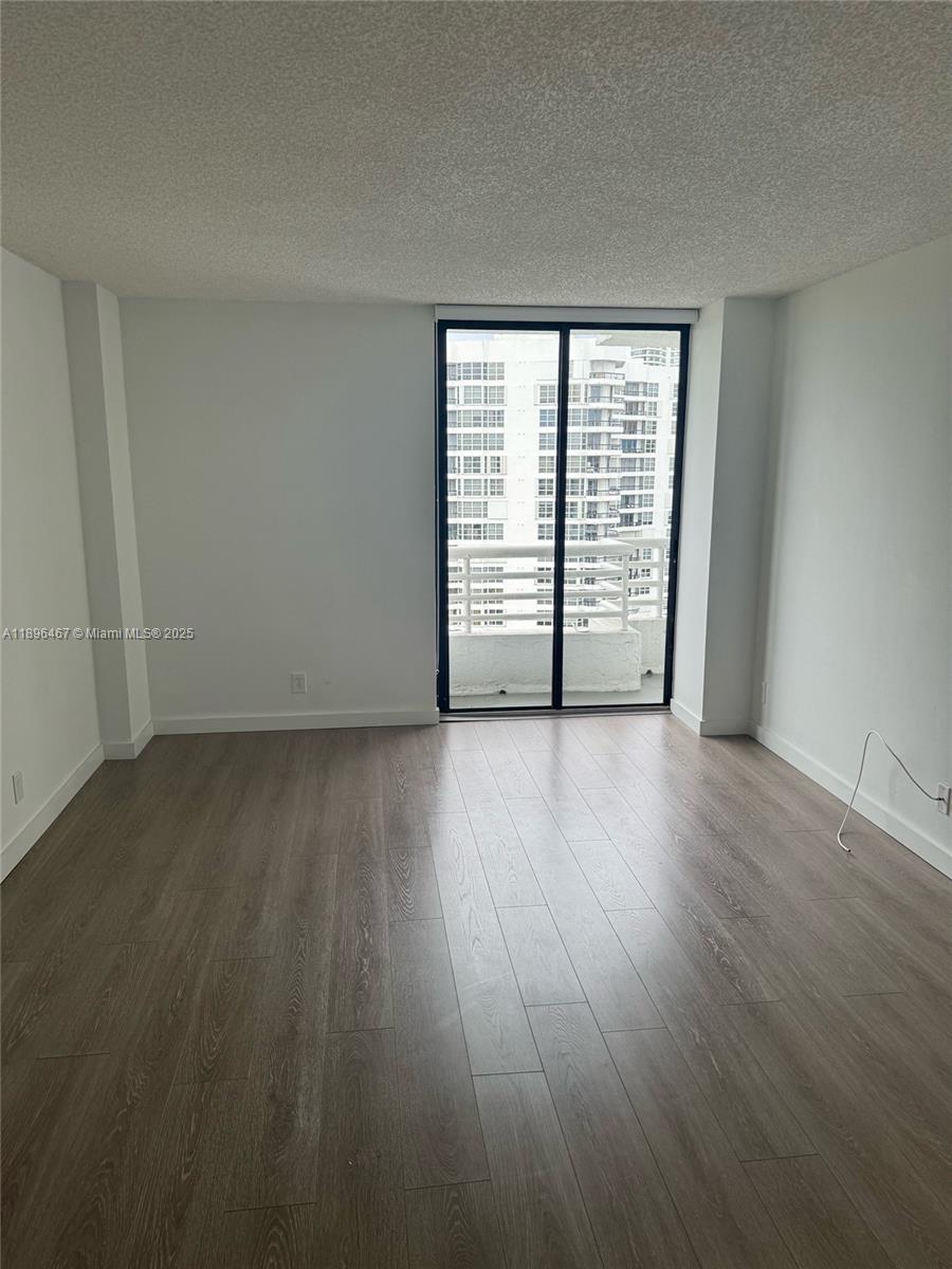 PARC CENTRAL AVENTURA - Residential Lease