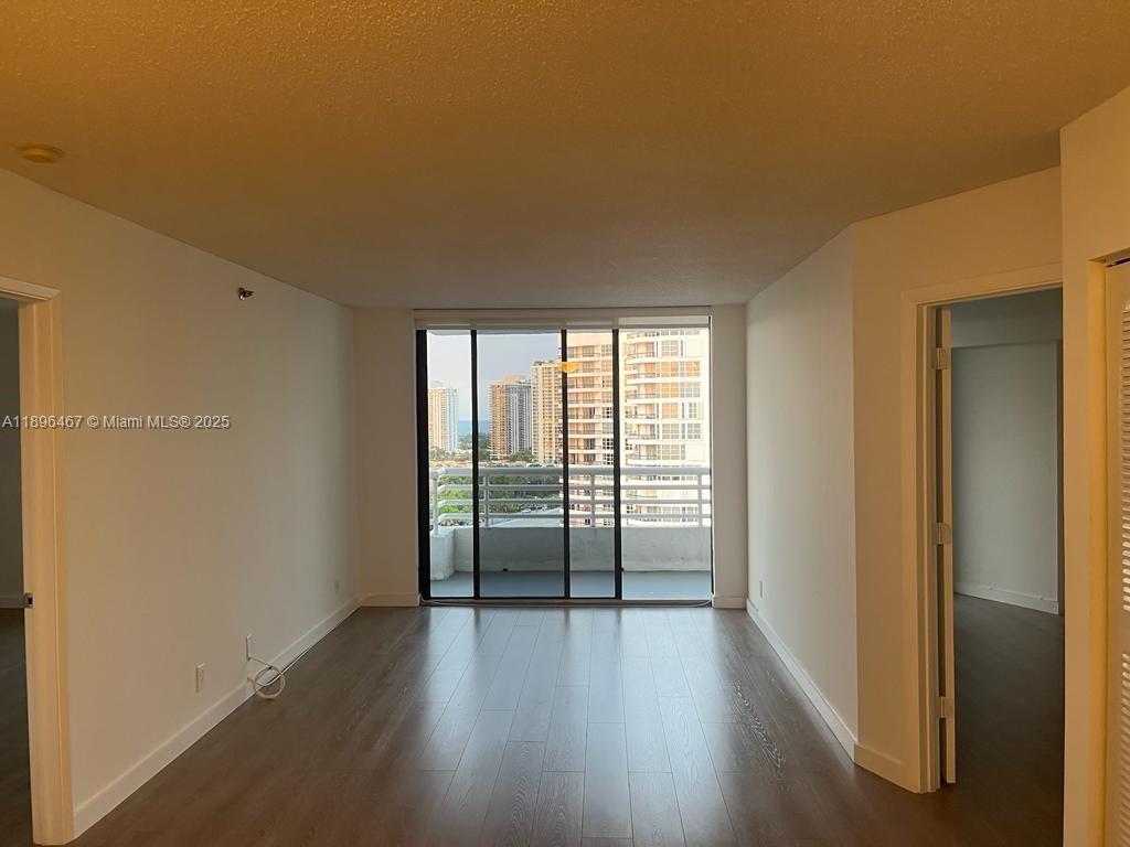 PARC CENTRAL AVENTURA - Residential Lease