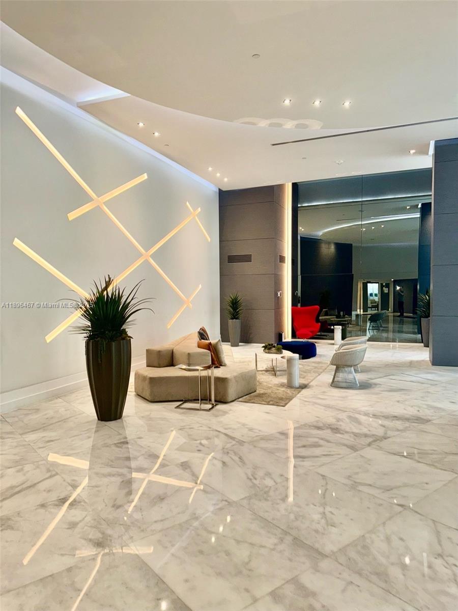 PARC CENTRAL AVENTURA - Residential Lease