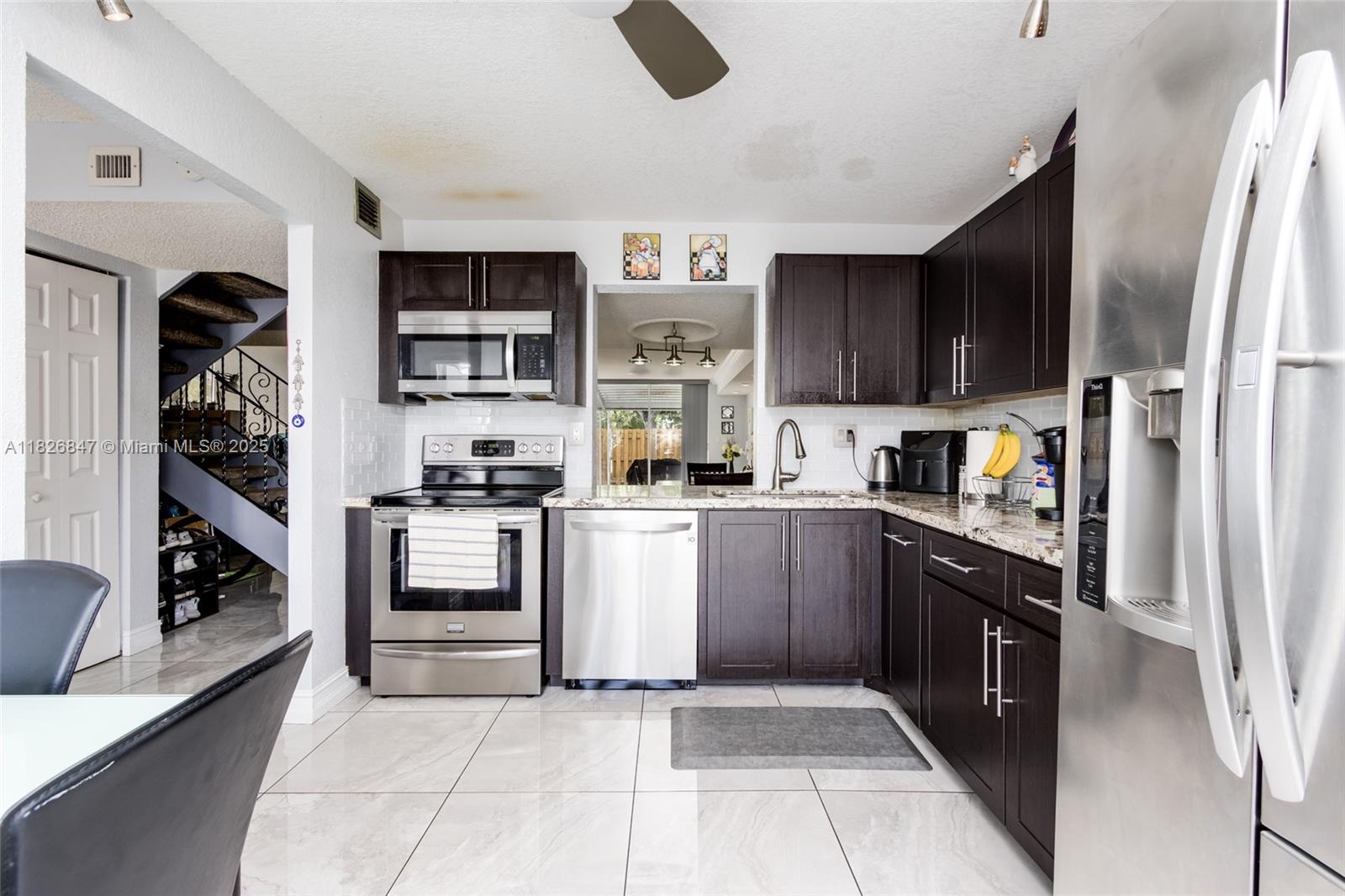 912 NE 27th Ave