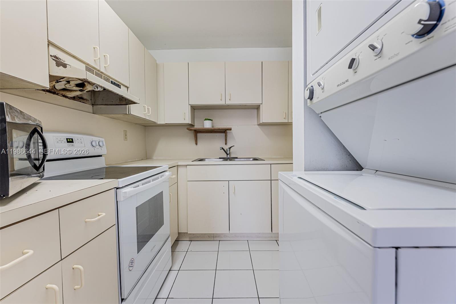 THE CORAL CREST CONDO - Residential Lease