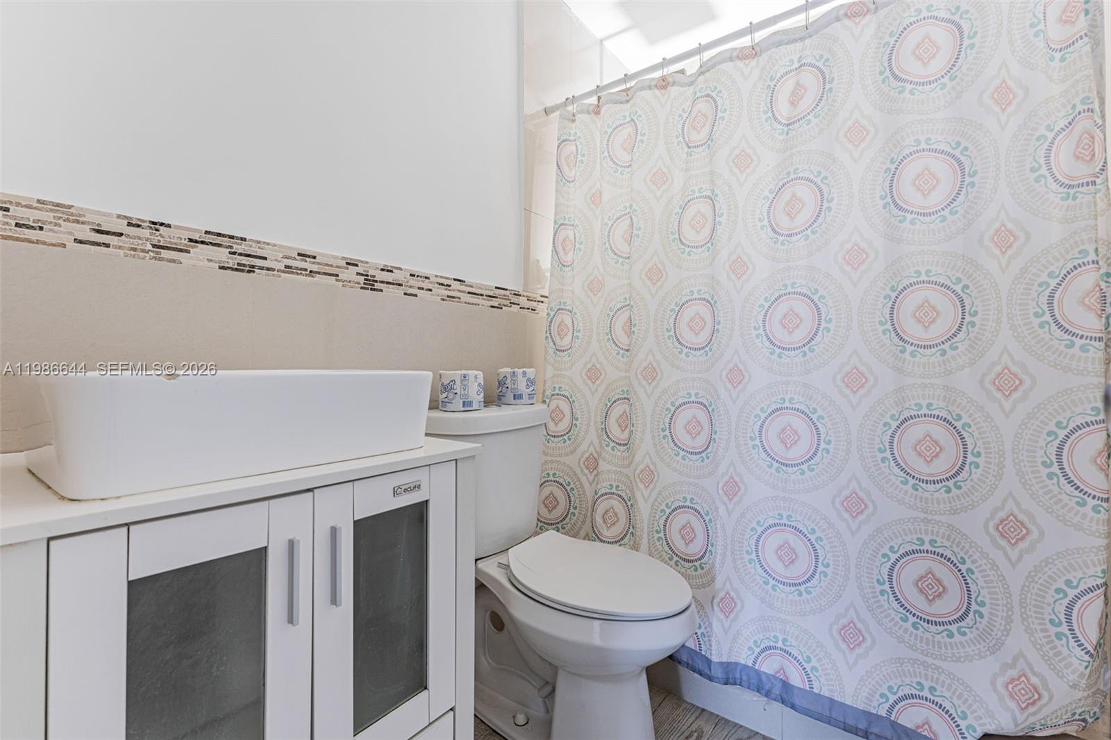 THE CORAL CREST CONDO - Residential Lease