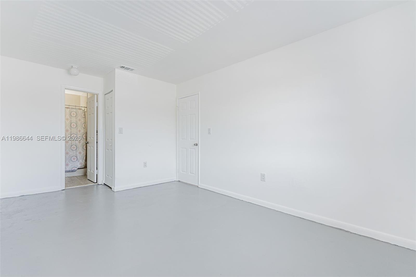 THE CORAL CREST CONDO - Residential Lease