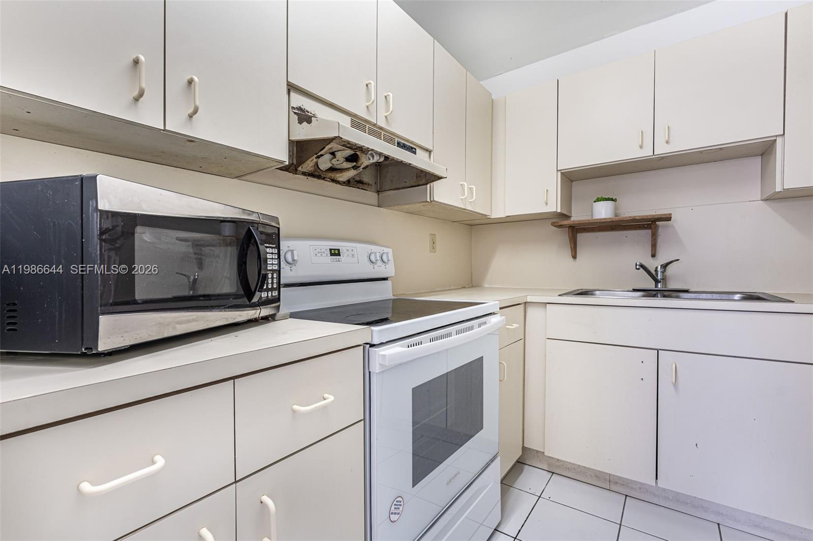 THE CORAL CREST CONDO - Residential Lease