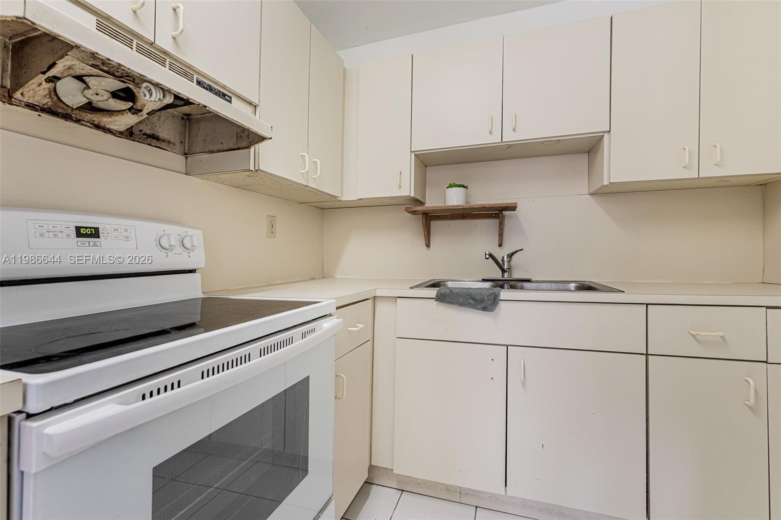 THE CORAL CREST CONDO - Residential Lease