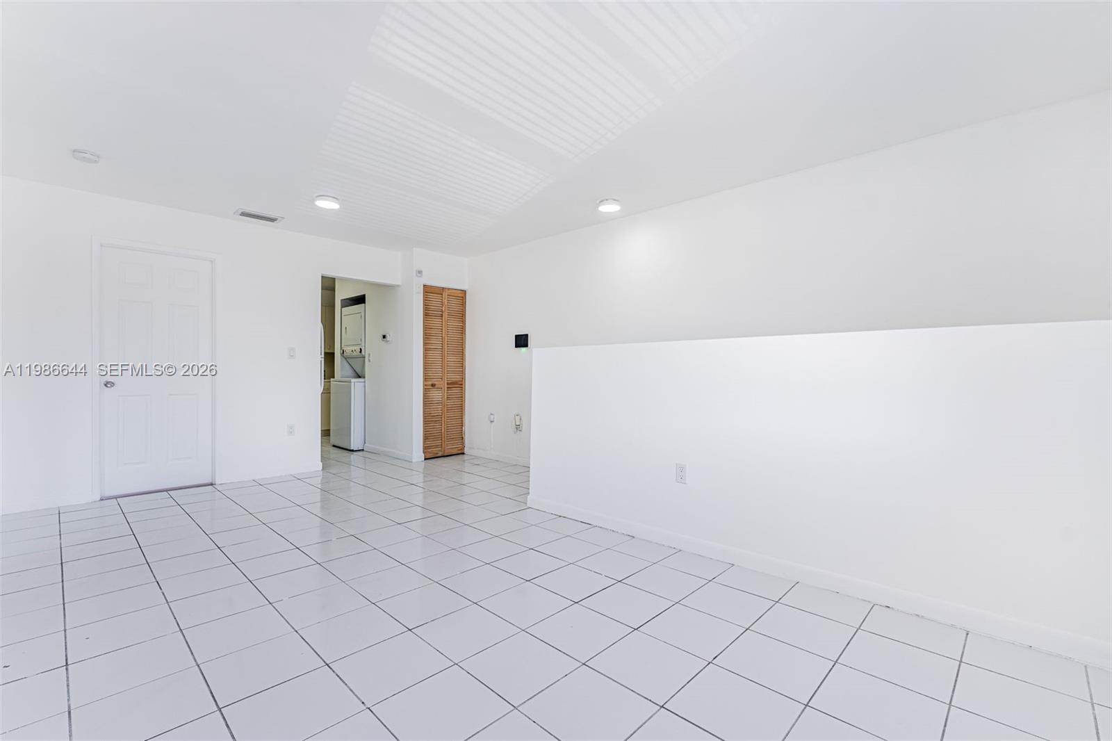 THE CORAL CREST CONDO - Residential Lease