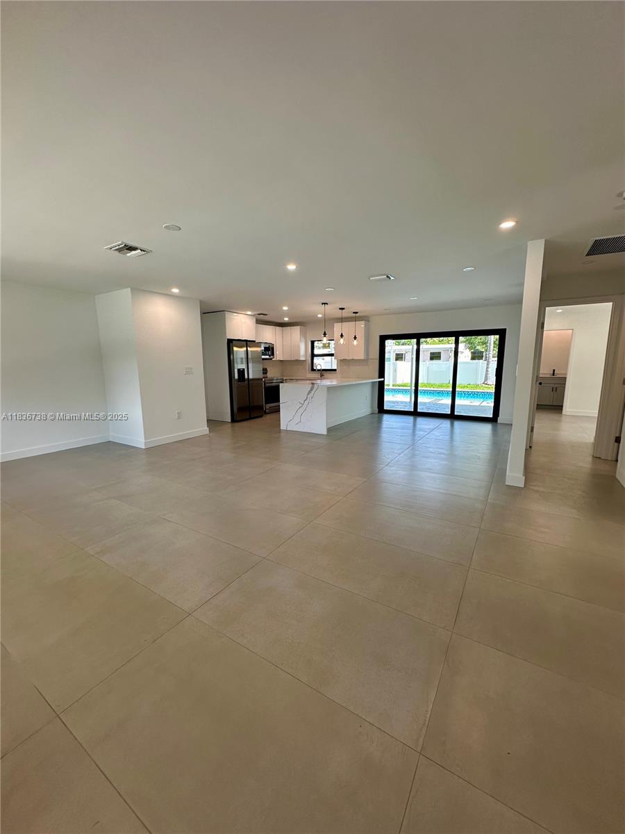 HOLLYWOOD HILLS - Residential