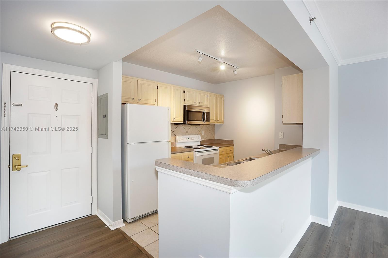 DA VINCI ON DOUGLAS CONDO - Residential
