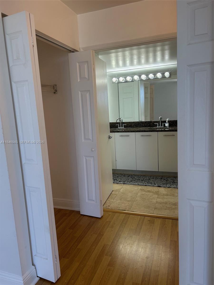 PARC CENTRAL AVENTURA SOU - Residential Lease