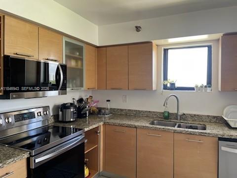 PARC CENTRAL AVENTURA SOU - Residential Lease