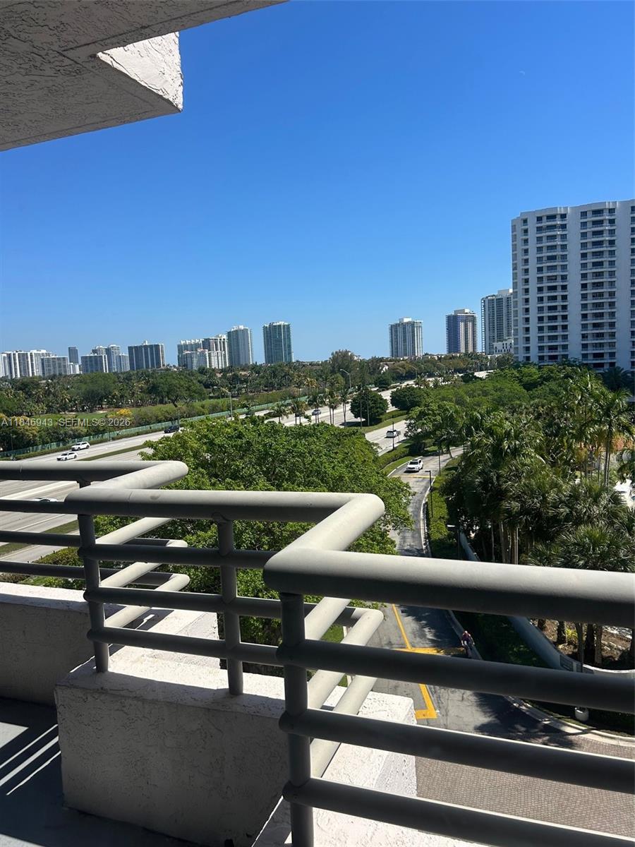 PARC CENTRAL AVENTURA SOU - Residential Lease