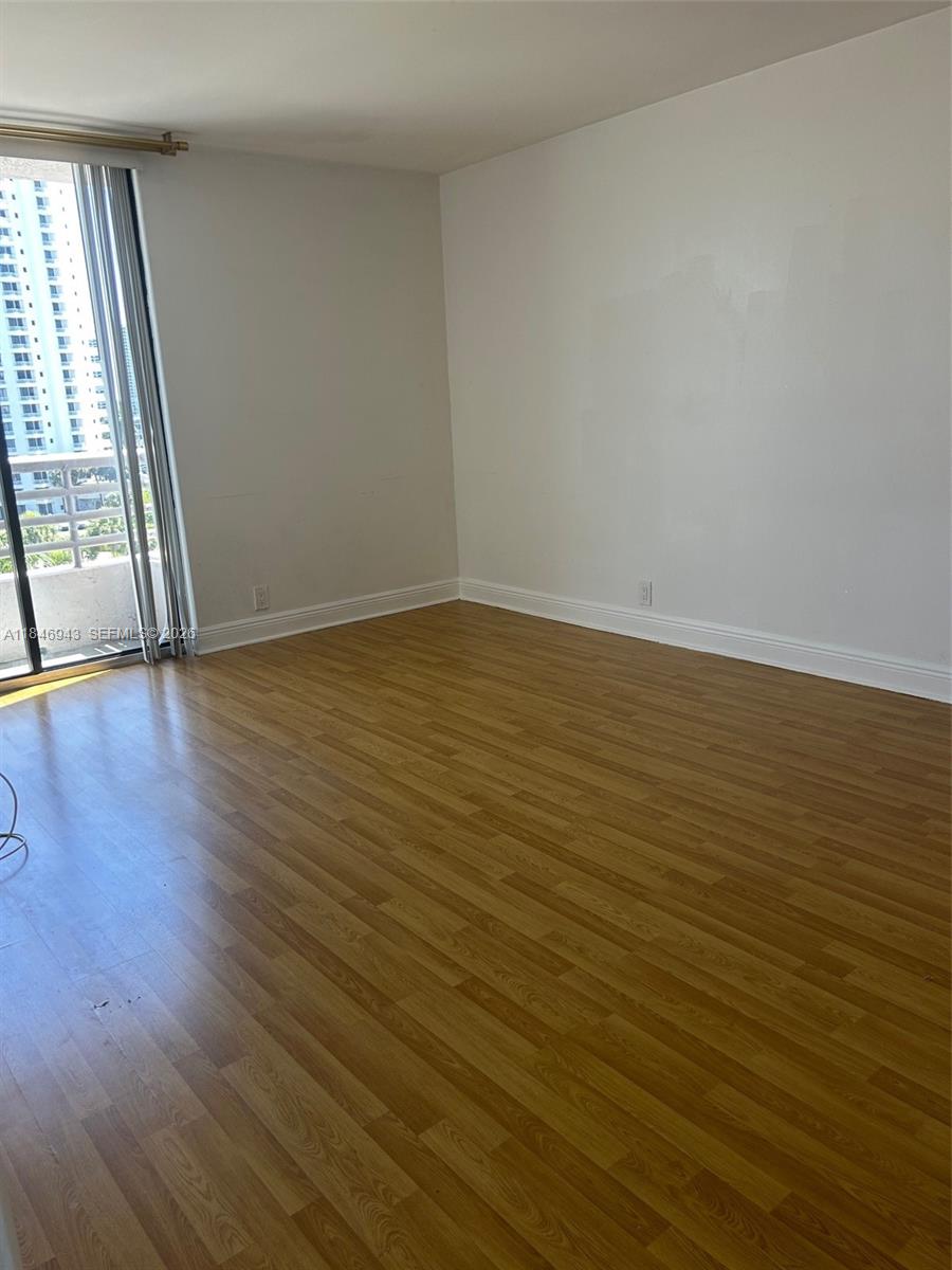 PARC CENTRAL AVENTURA SOU - Residential Lease