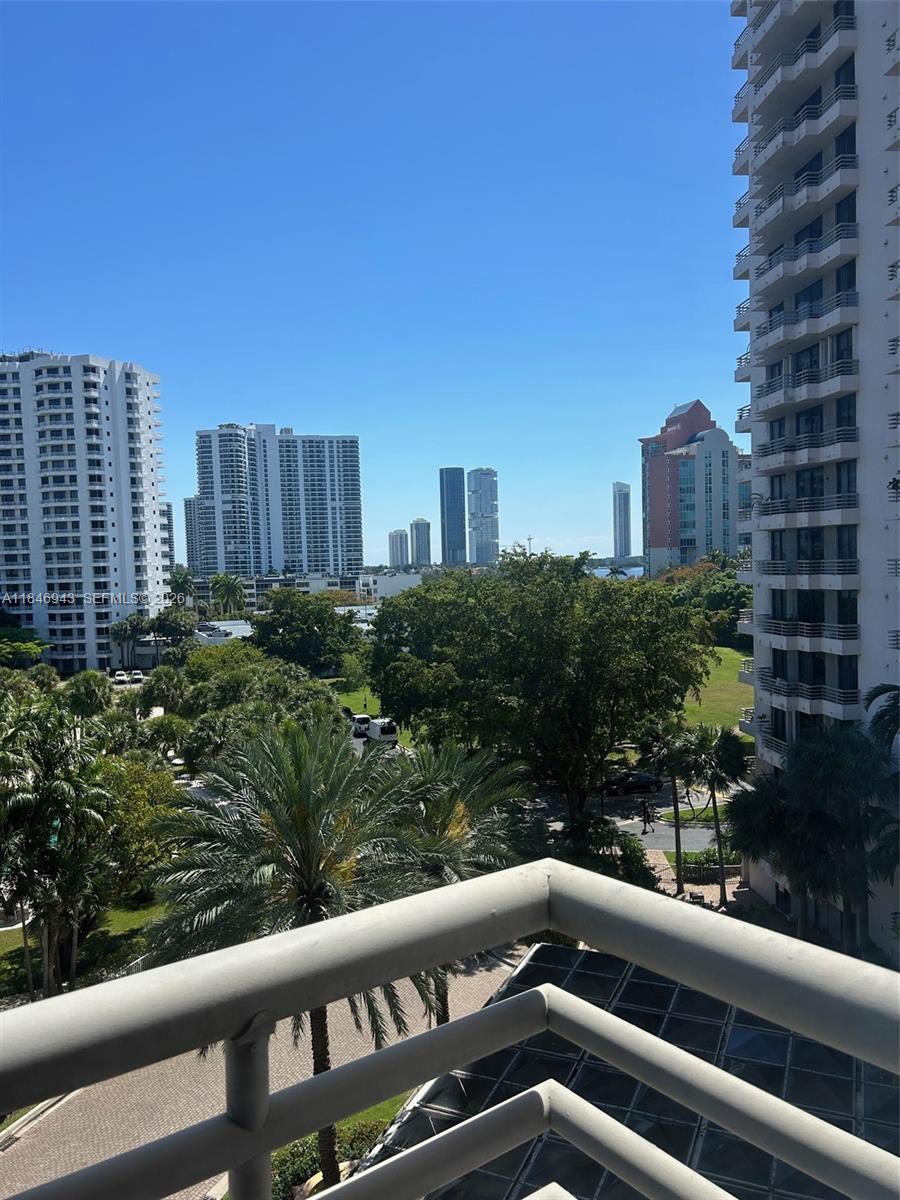 PARC CENTRAL AVENTURA SOU - Residential Lease