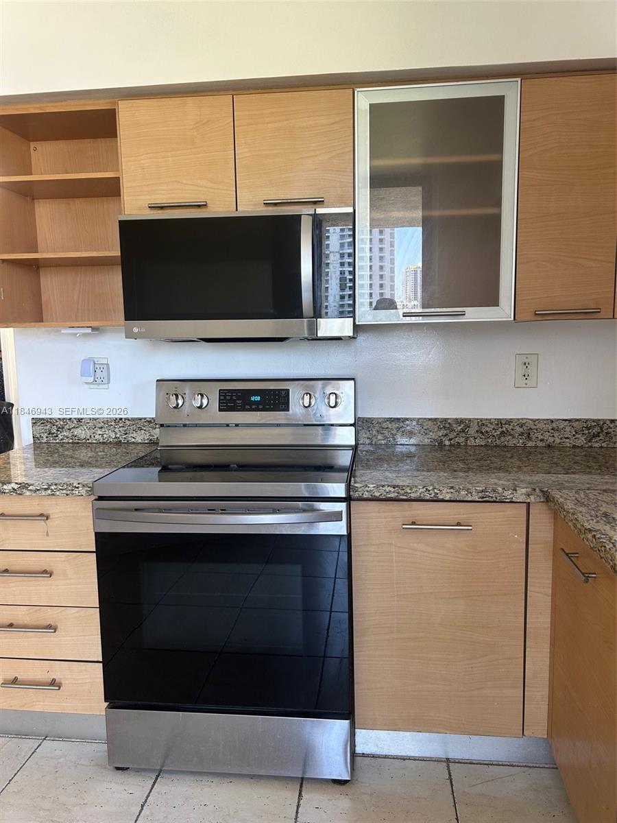 PARC CENTRAL AVENTURA SOU - Residential Lease