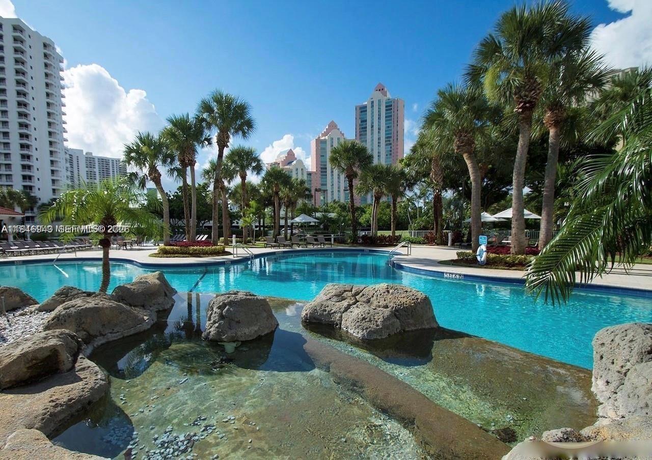PARC CENTRAL AVENTURA SOU - Residential Lease