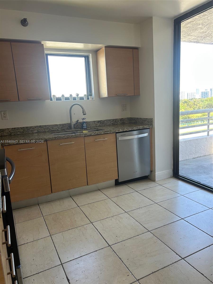 PARC CENTRAL AVENTURA SOU - Residential Lease