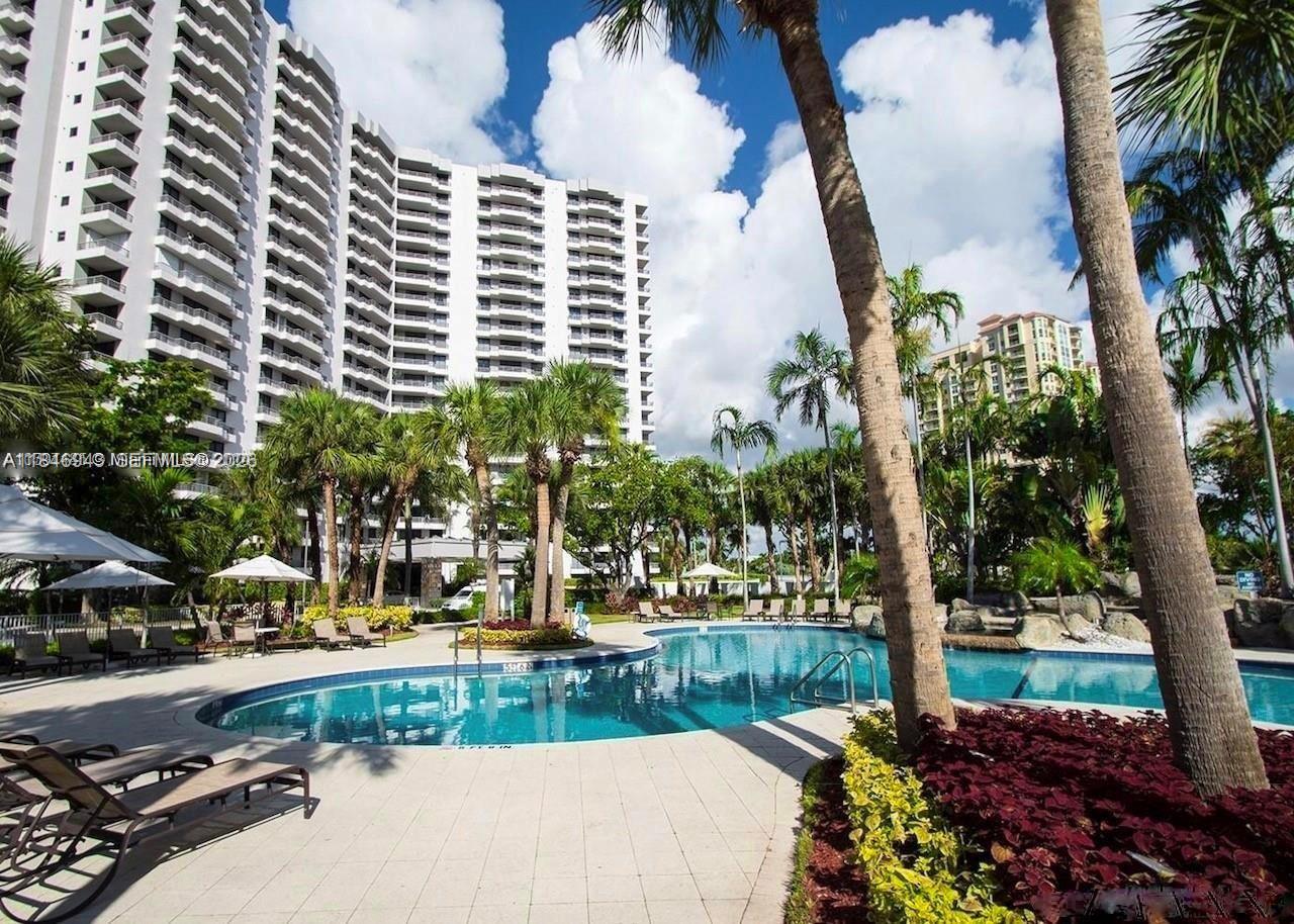 PARC CENTRAL AVENTURA SOU - Residential Lease