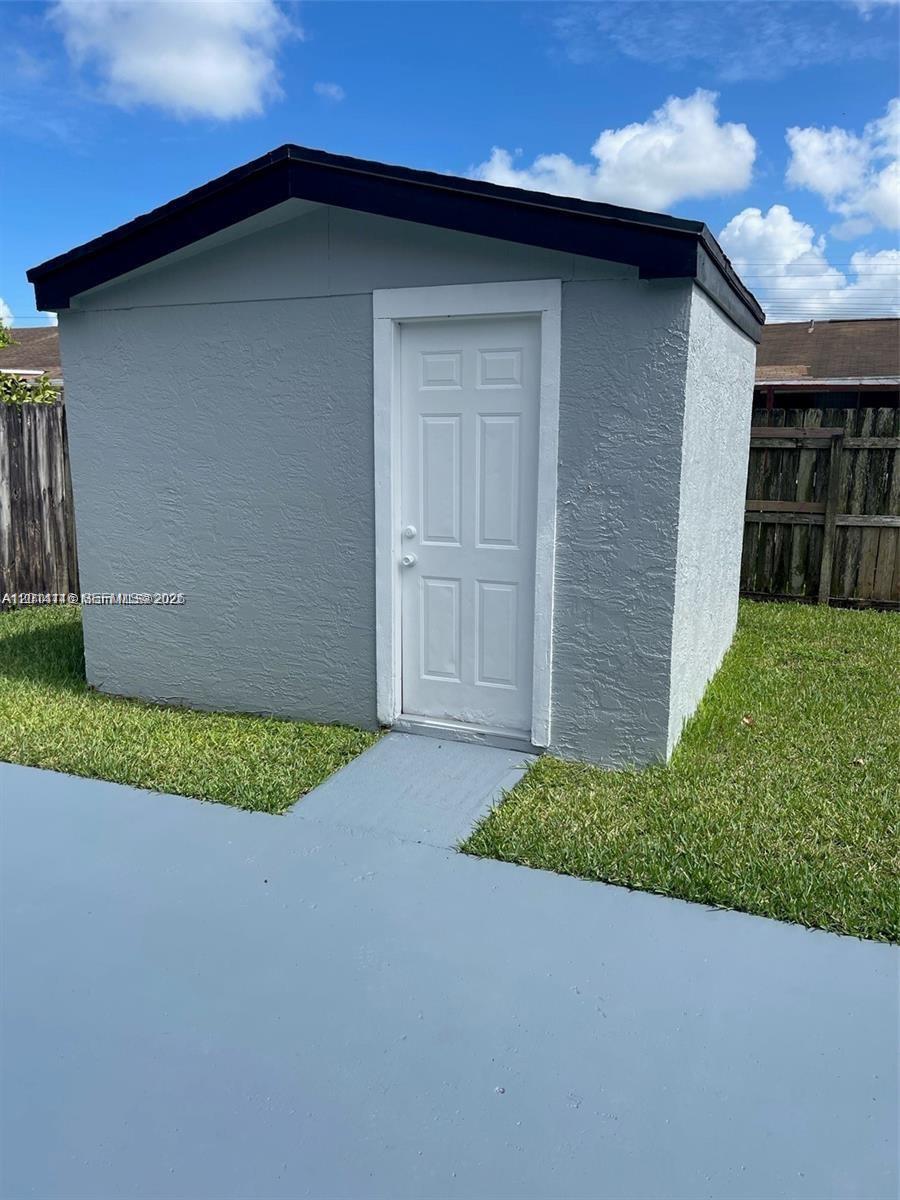 MEADOW WOOD MANOR SEC 9 - Residential Lease
