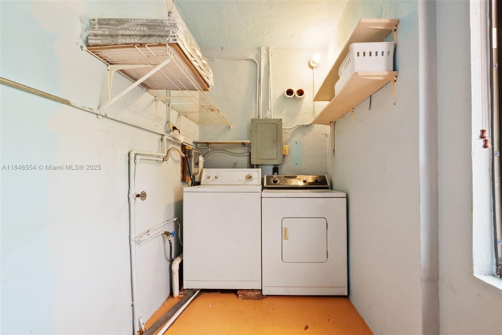 COUNTRY CLUB ESTS SEC 3 - Residential