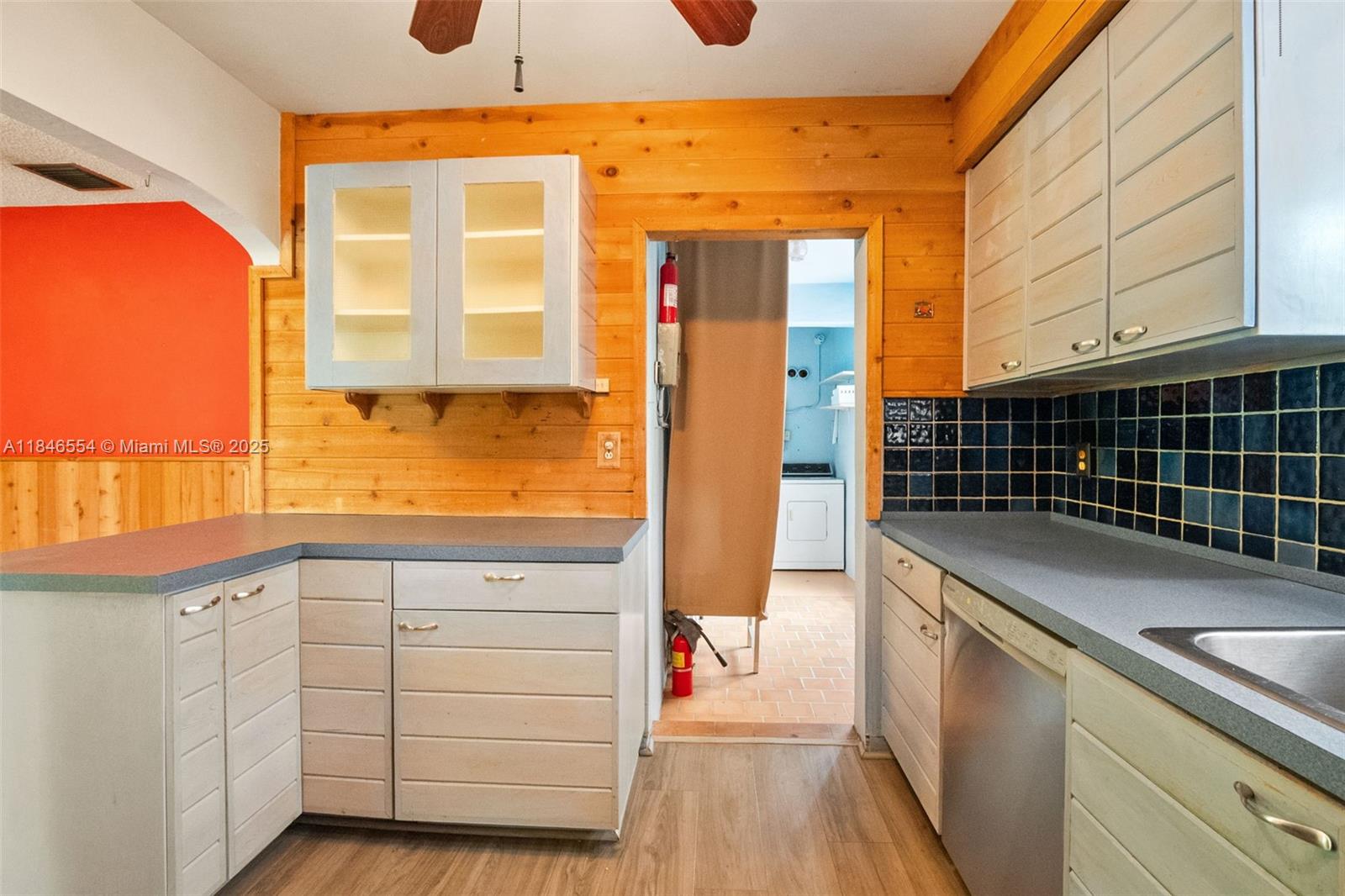 COUNTRY CLUB ESTS SEC 3 - Residential