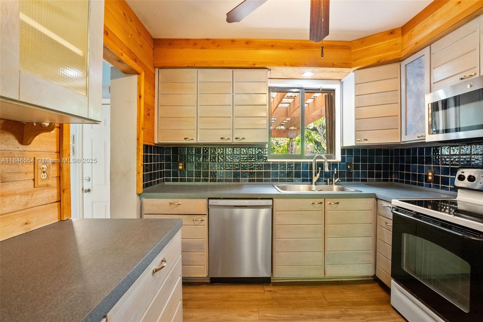 COUNTRY CLUB ESTS SEC 3 - Residential