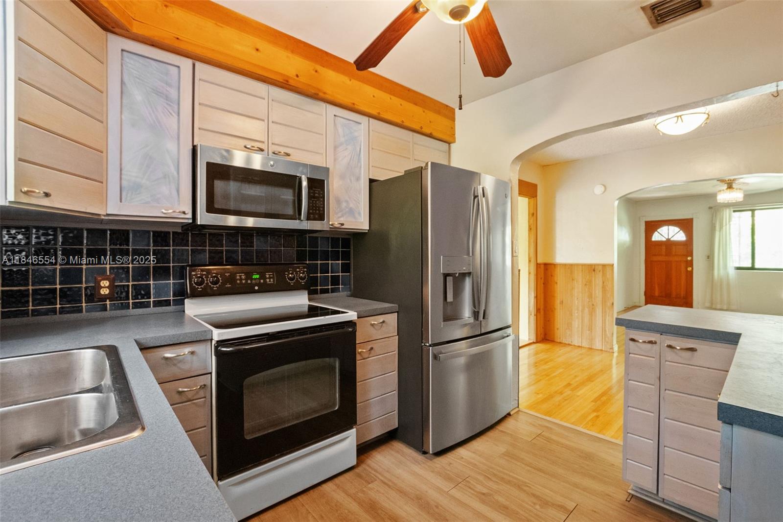 COUNTRY CLUB ESTS SEC 3 - Residential