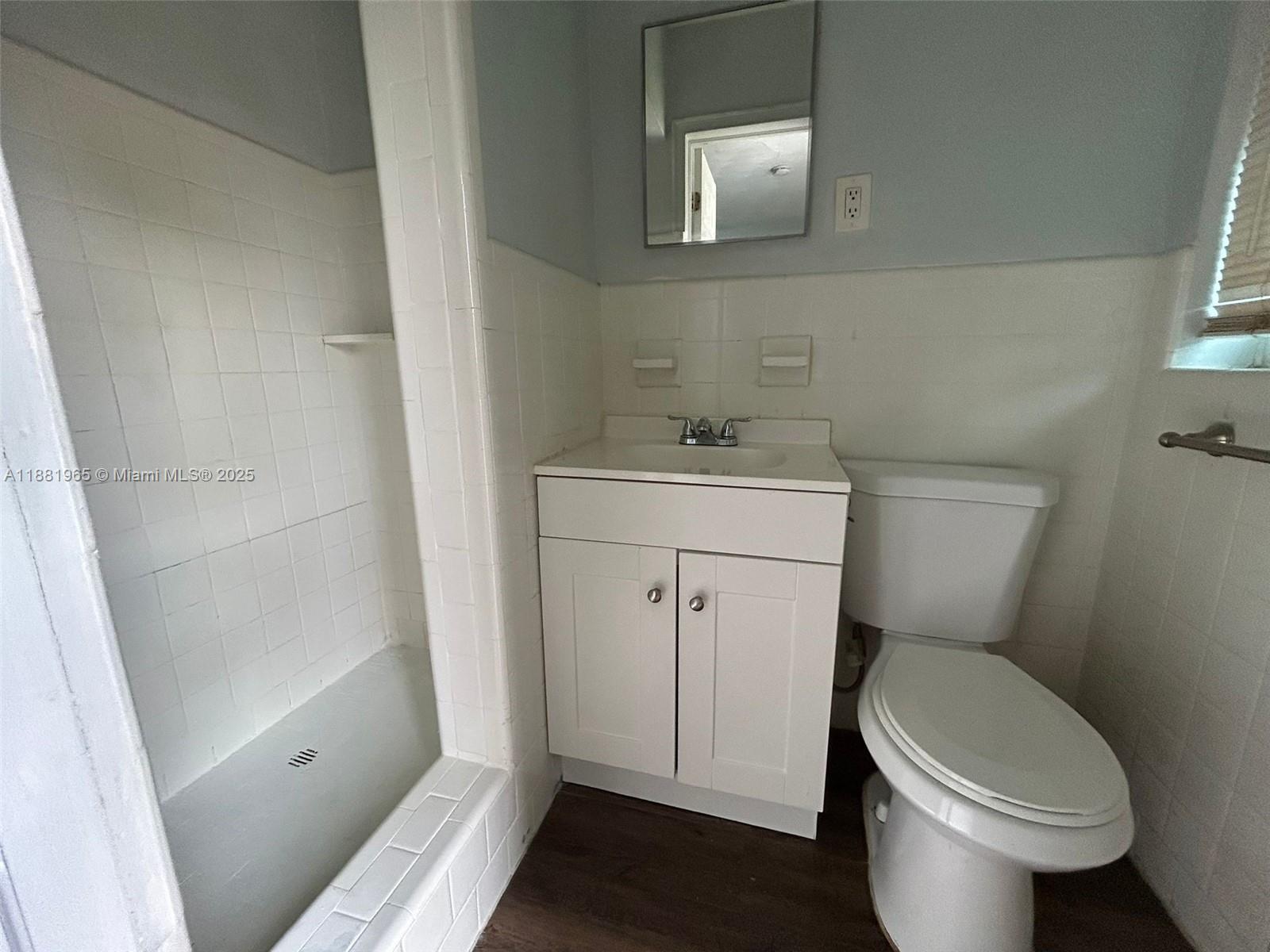 HOLLYWOOD LITTLE RANCHES - Residential Lease