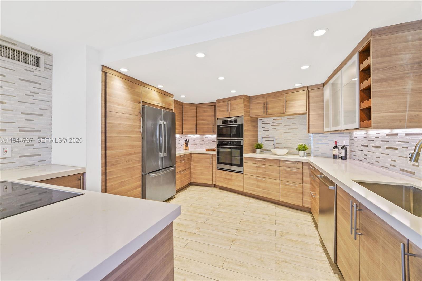 OCTAGON TOWERS I CONDO - Residential