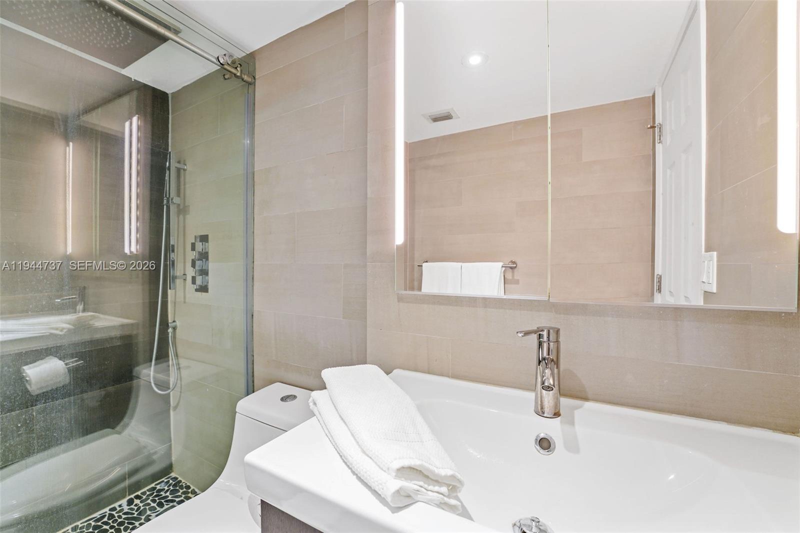 OCTAGON TOWERS I CONDO - Residential