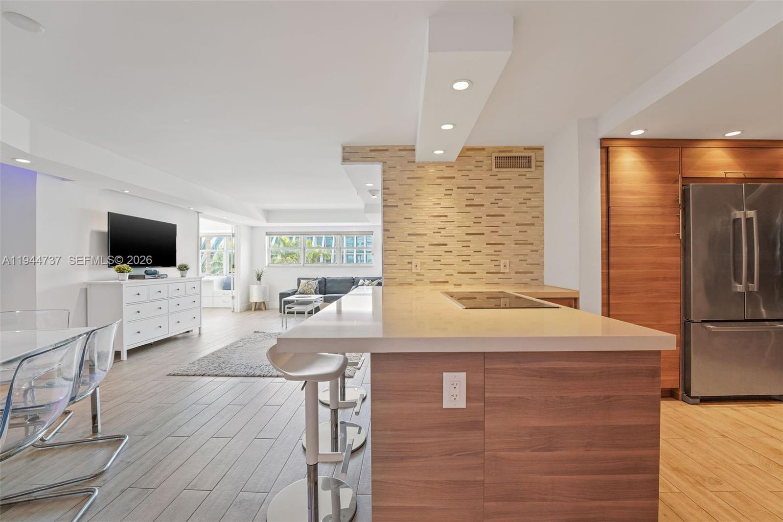 OCTAGON TOWERS I CONDO - Residential