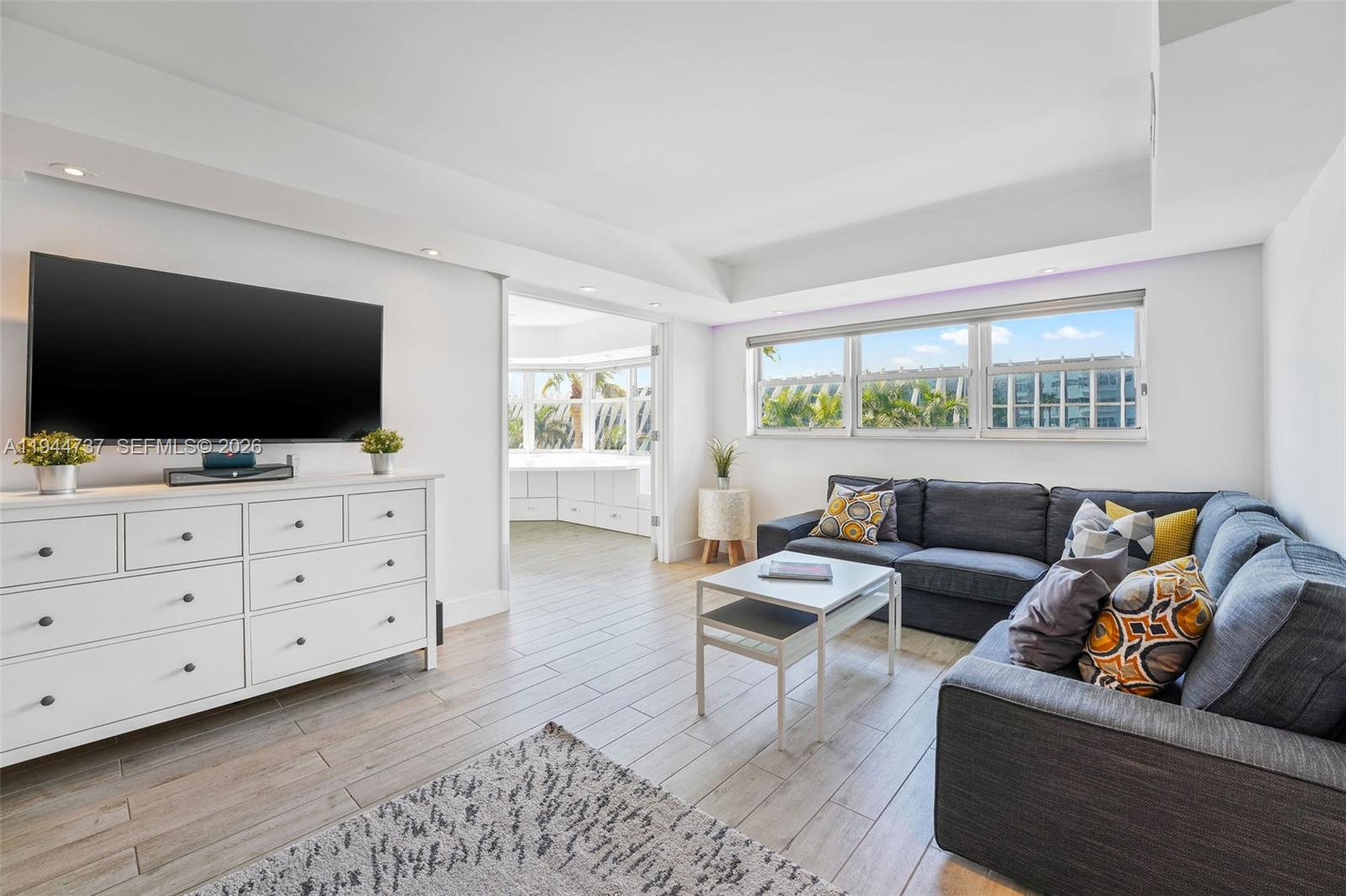 OCTAGON TOWERS I CONDO - Residential