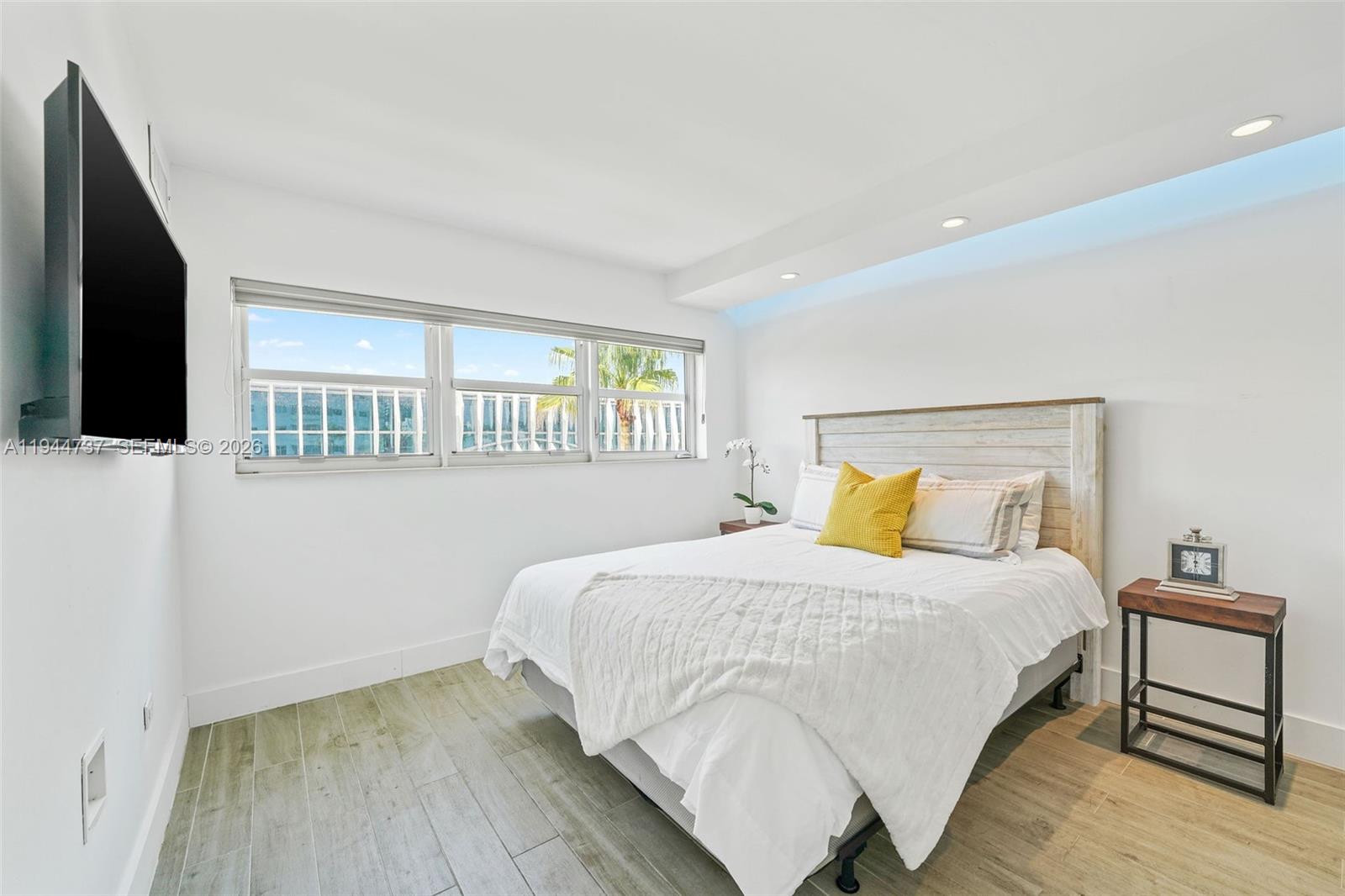 OCTAGON TOWERS I CONDO - Residential