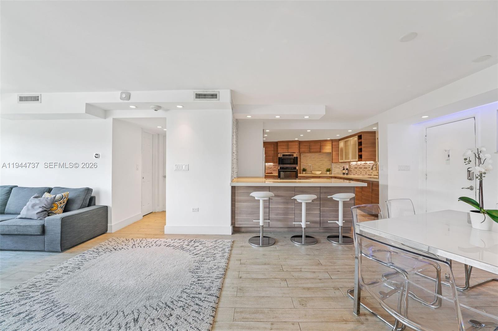 OCTAGON TOWERS I CONDO - Residential