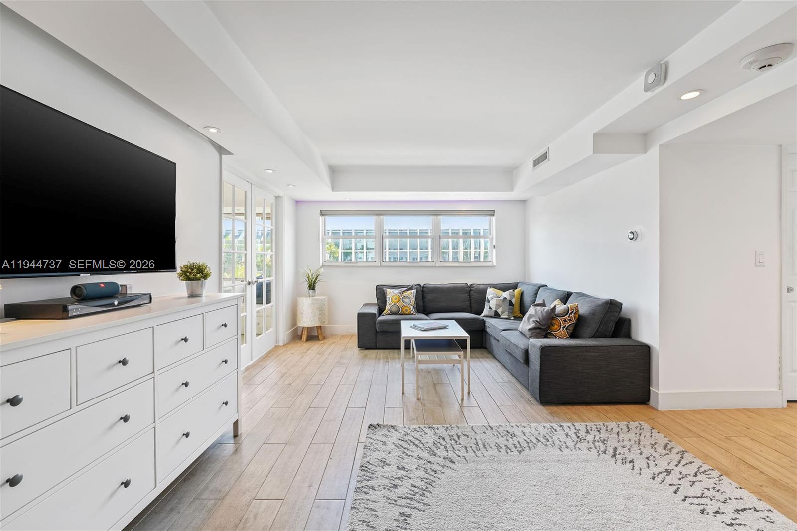 OCTAGON TOWERS I CONDO - Residential