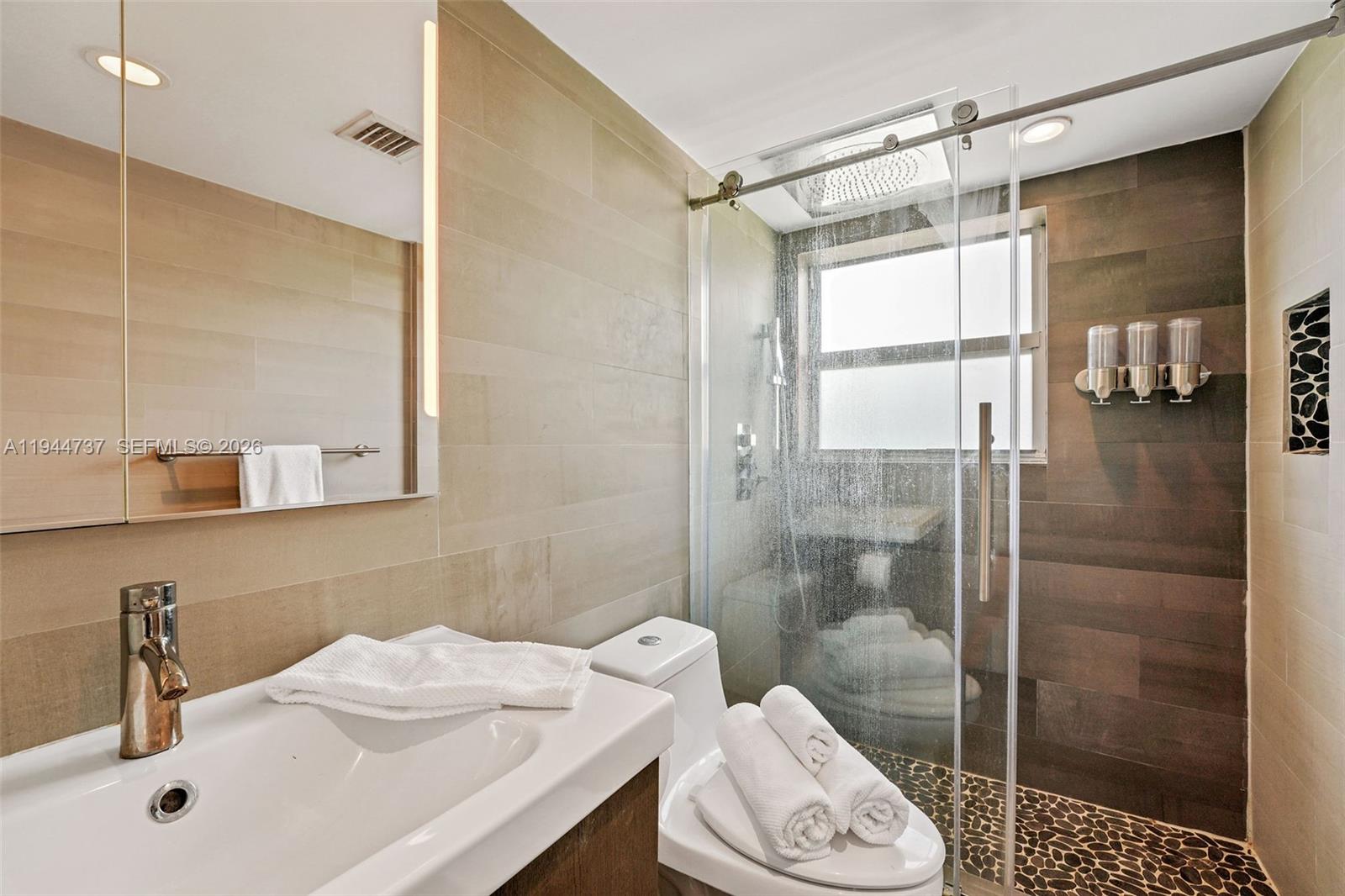 OCTAGON TOWERS I CONDO - Residential