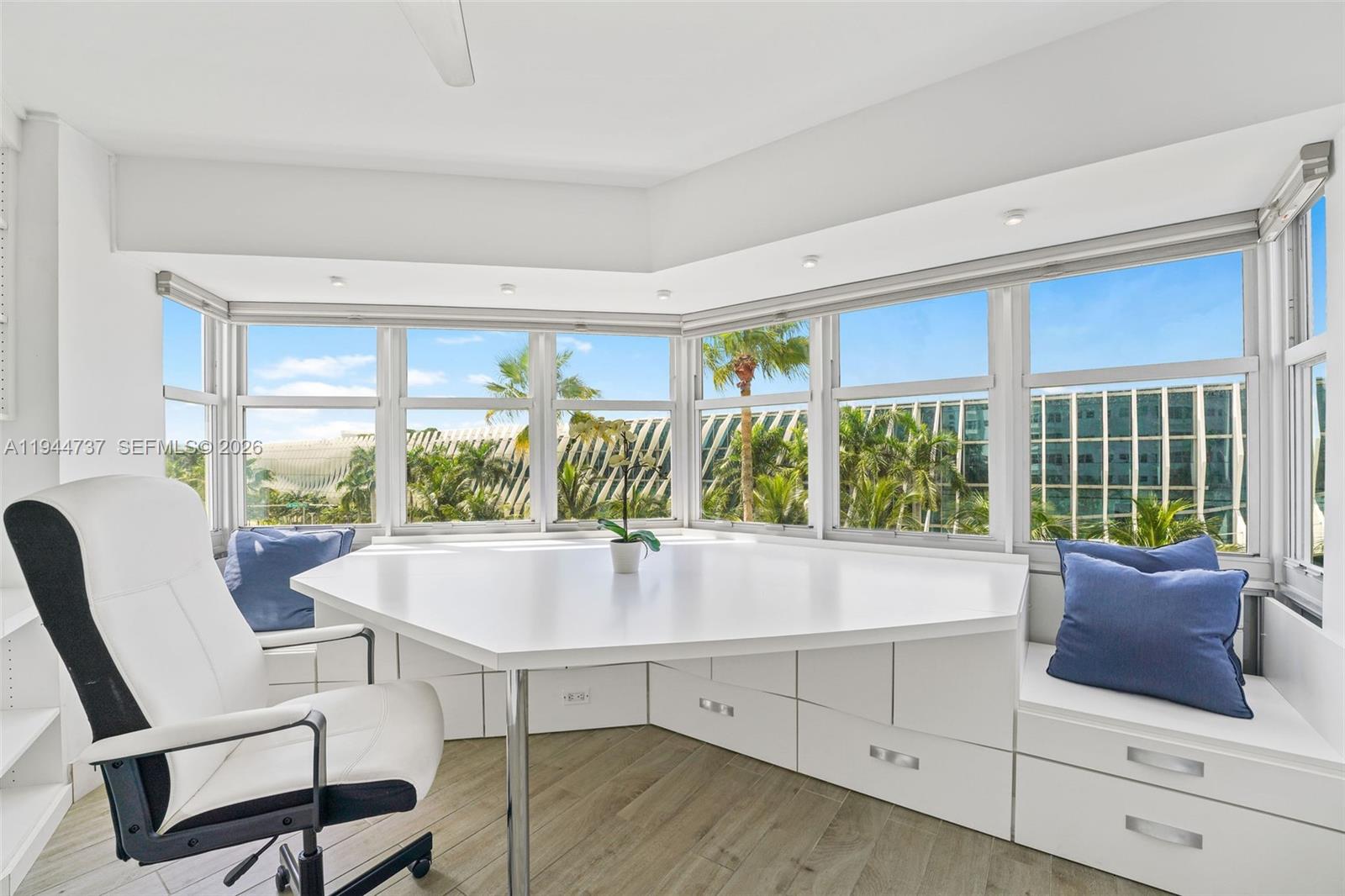 OCTAGON TOWERS I CONDO - Residential